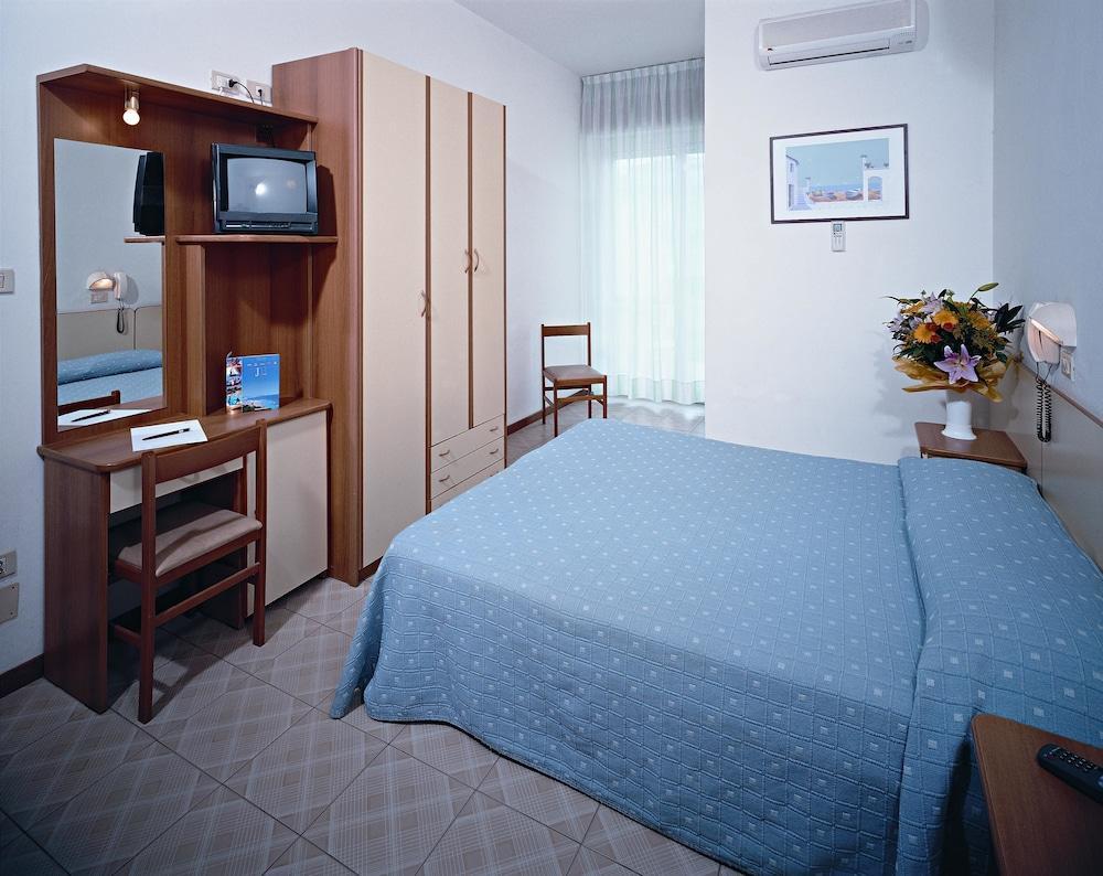 Hotel Madrid Rimini Luaran gambar