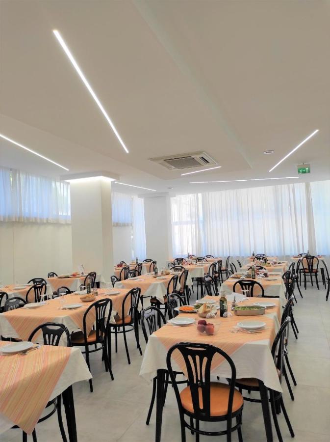 Hotel Madrid Rimini Luaran gambar