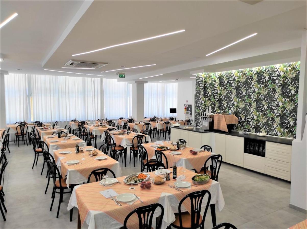 Hotel Madrid Rimini Luaran gambar