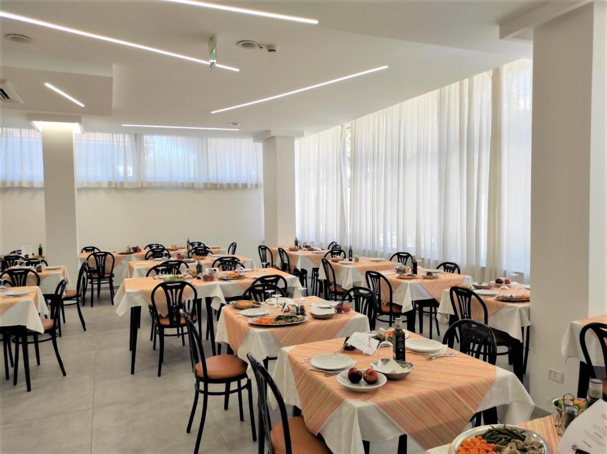 Hotel Madrid Rimini Luaran gambar