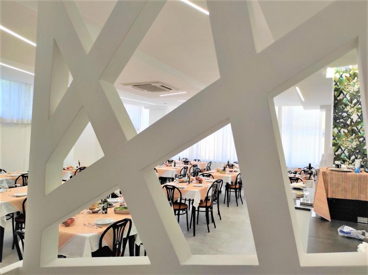 Hotel Madrid Rimini Luaran gambar
