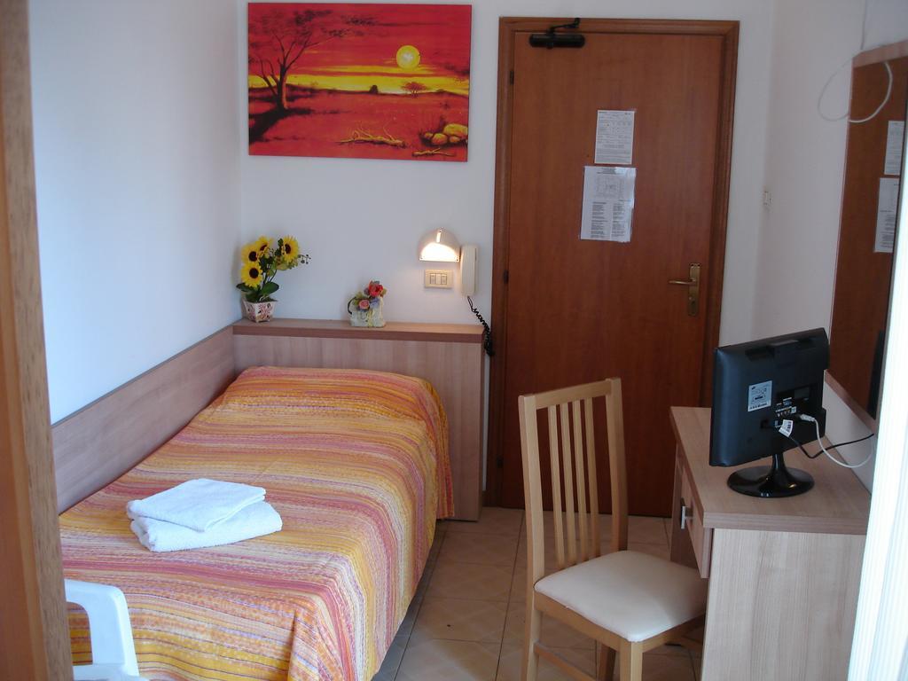 Hotel Madrid Rimini Luaran gambar