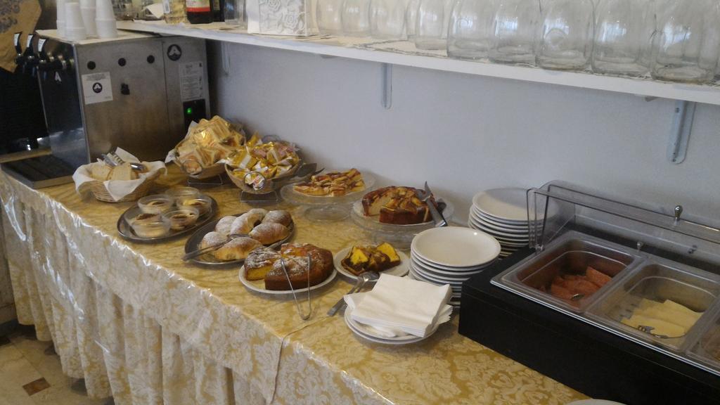 Hotel Madrid Rimini Luaran gambar