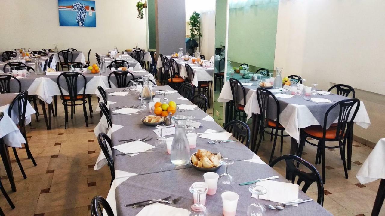 Hotel Madrid Rimini Luaran gambar