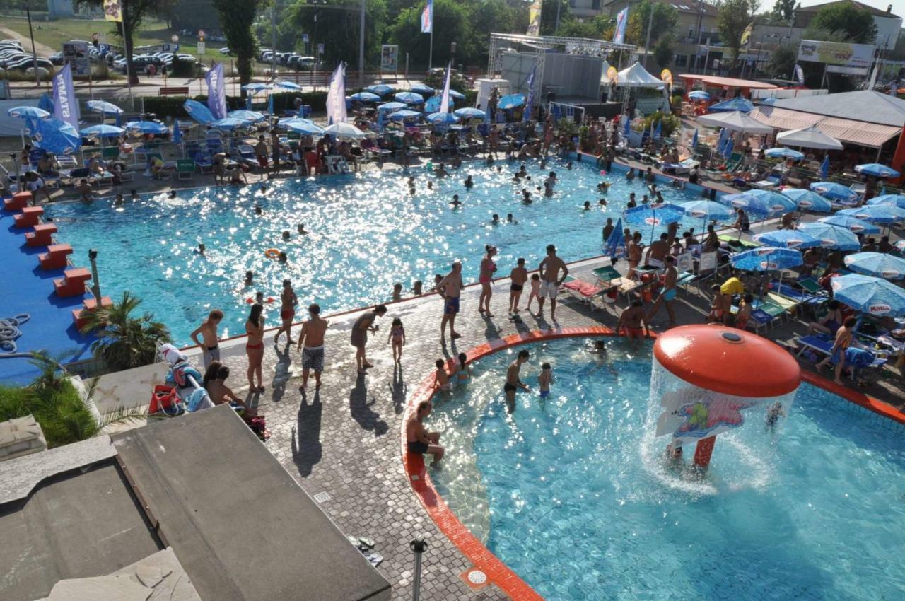 Hotel Madrid Rimini Luaran gambar